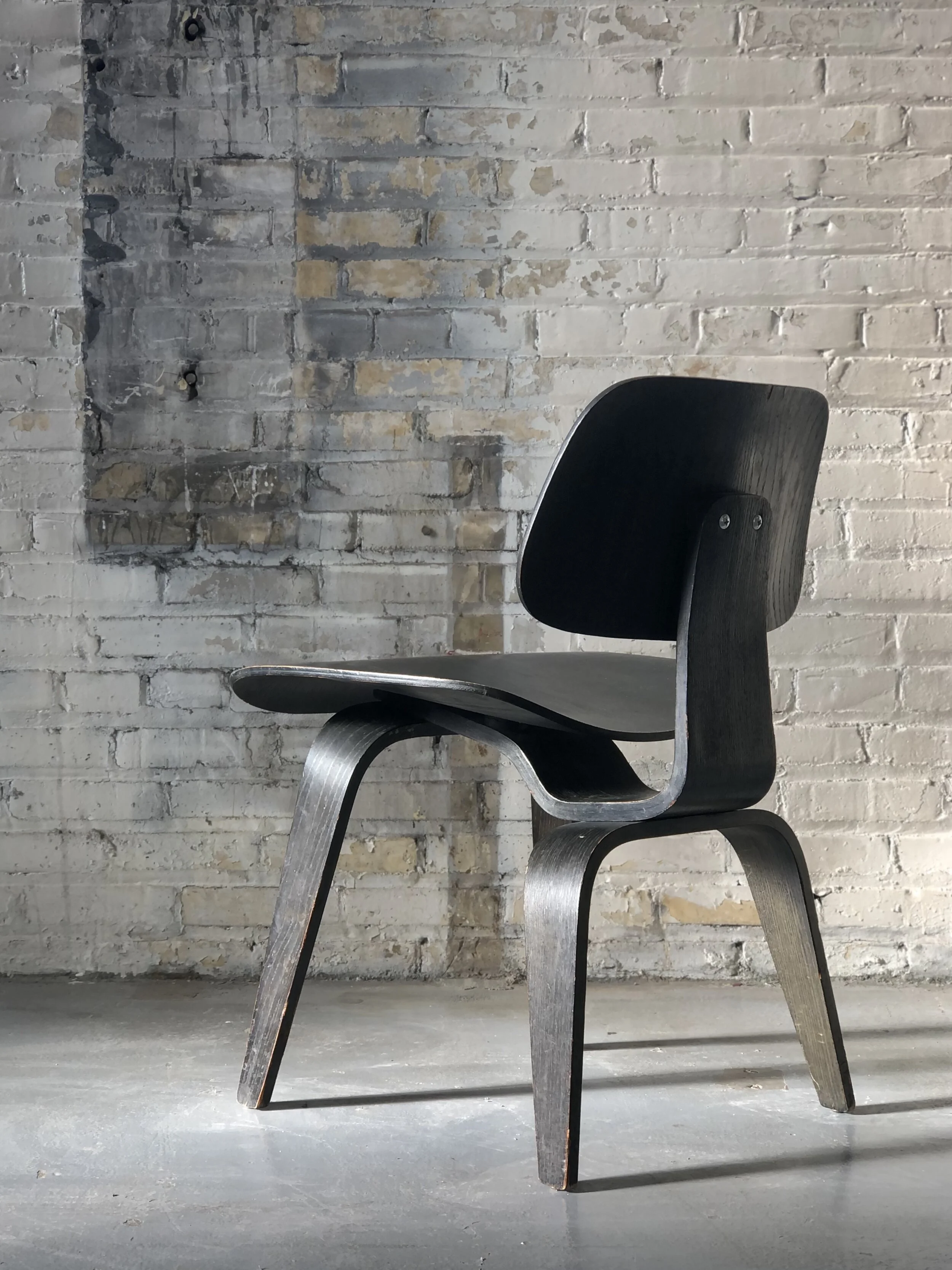 Eames+DCW+in+Analine+Black+02.